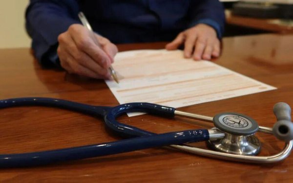 专业股票配资开户 德国生物老师一病16年，不能上课、工资照领，但兼职开诊所？